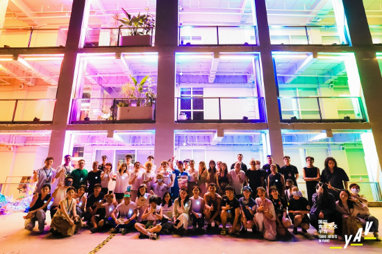  演职员与工作组、嘉宾合影